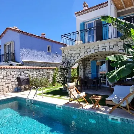 Casa de Férias Havuzlu Tas Ev Çeşme