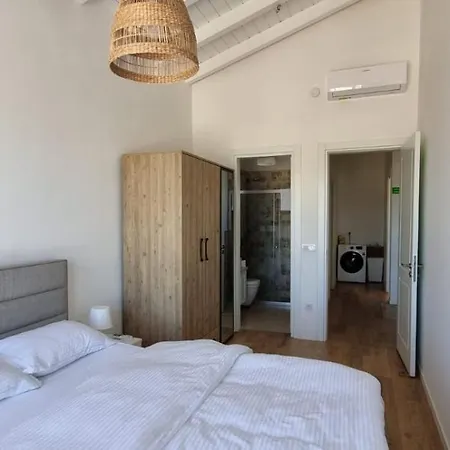 Havuzlu Tas Ev Casa de Férias