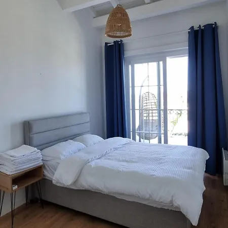 Havuzlu Tas Ev Casa de Férias Çeşme